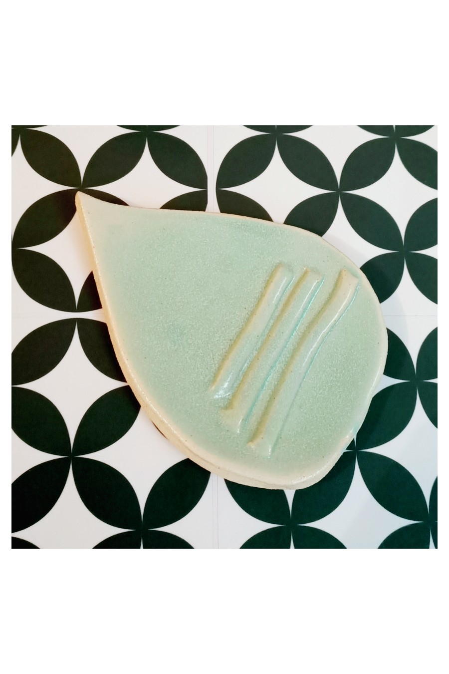 Porte savon Aqua fait main en grès turquoise doux Porte savon Aqua fait main en grès turquoise doux